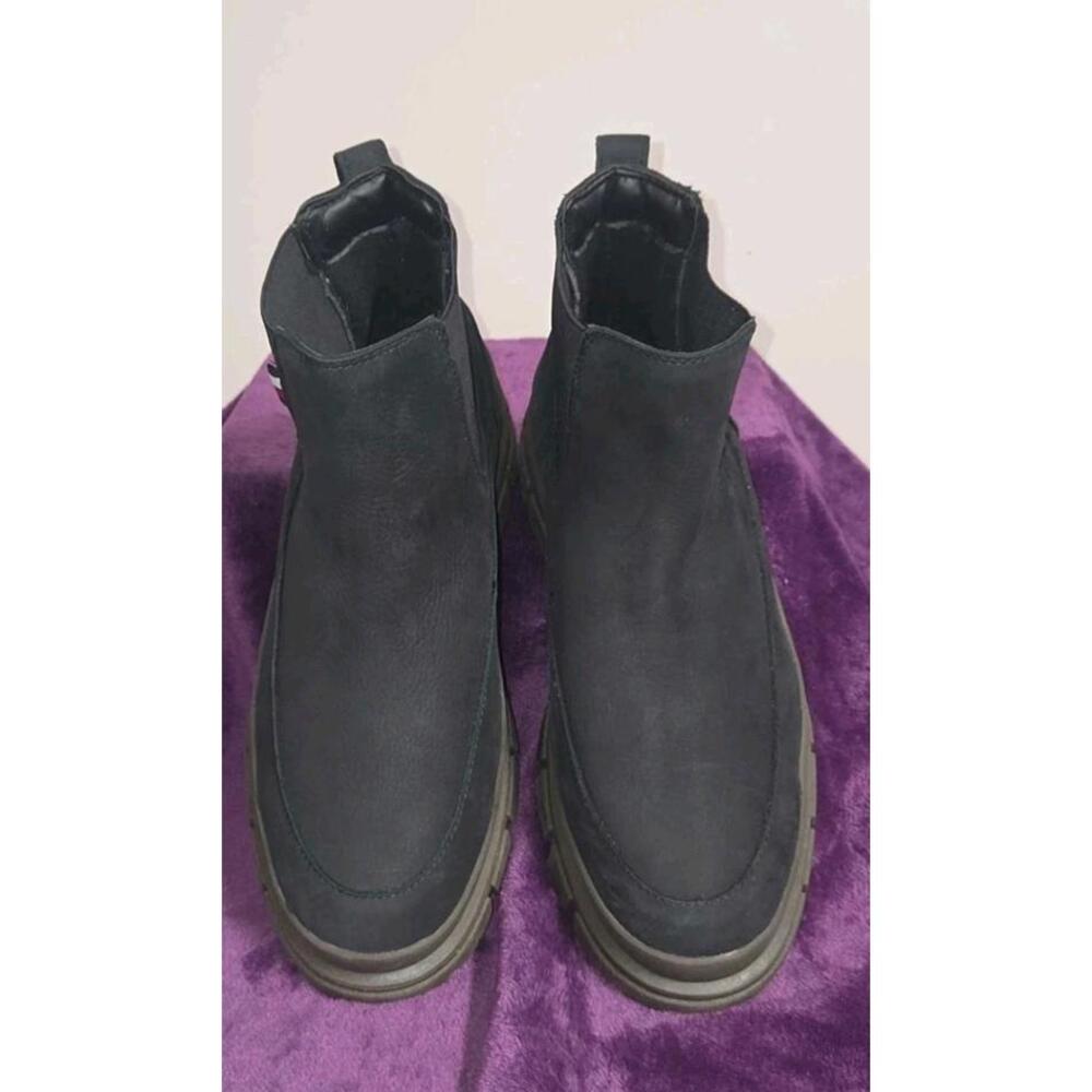 Tommy Hilfiger Men's Chunky Hybrid Chelsea Boots, Size 10 NWOB - Picture 3 of 9